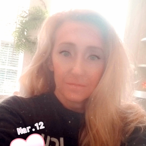 Meet your Posher, Amy - Picture 1 of 1